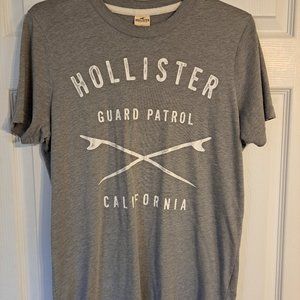 Hollister Men's Gray T-shirt
